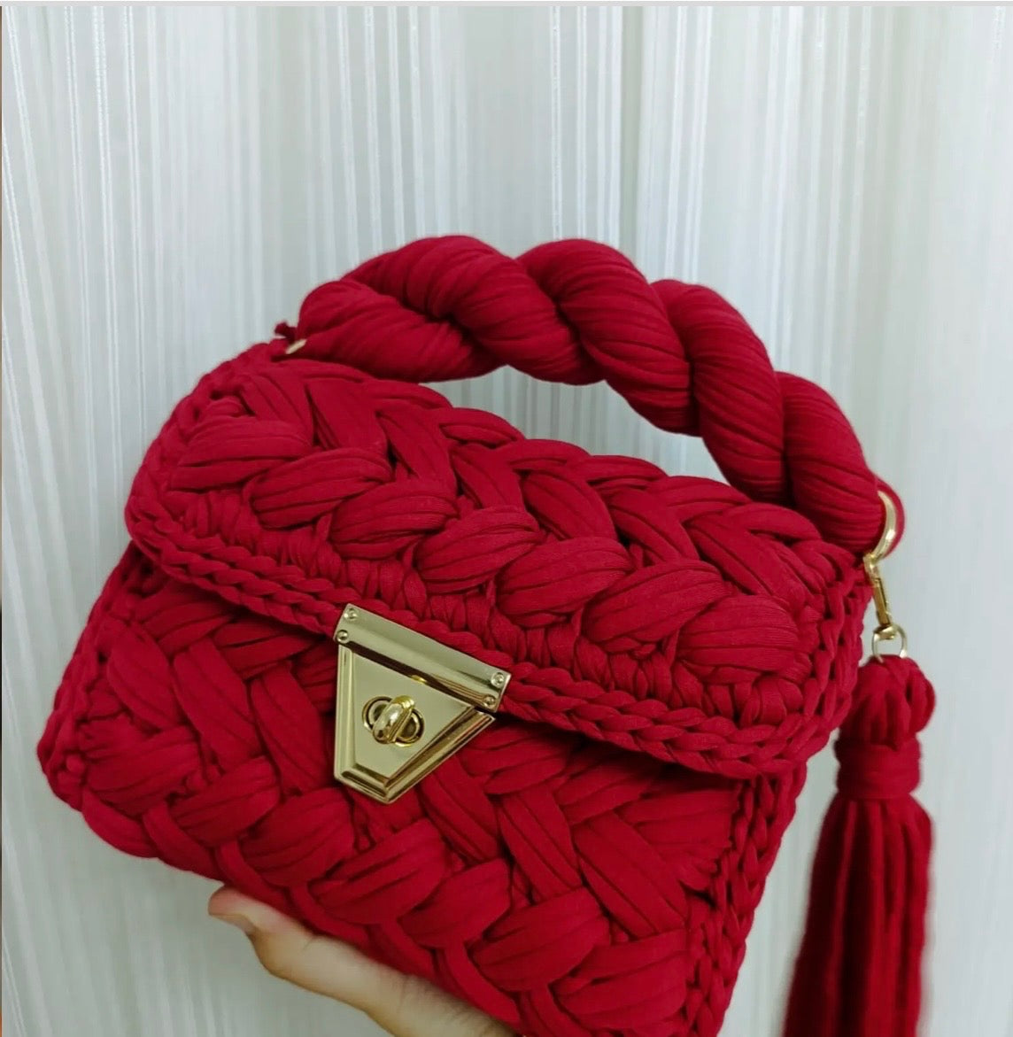 The Knot Your Average Bag